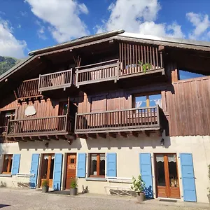 https://la-ferme-dhenriette-a-samoens.hotels-rhonealpes.com