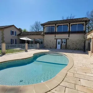 https://gite-domaine-rey.midi-pyreneeshotels.com